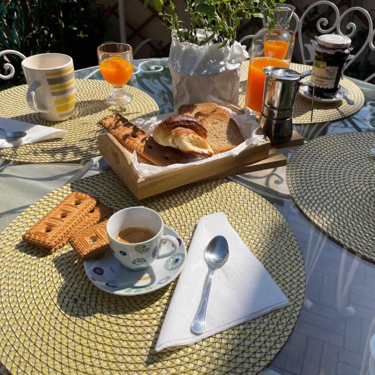 Terrace & 1930s Charm - Vatican Walk - Appartamento con 2 Camere da Letto e Terrazza - 3