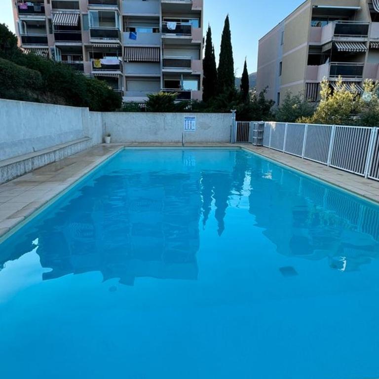 Appartement vue mer et piscine CAVALAIRE 5 personnes - Two-Bedroom Apartment - 9