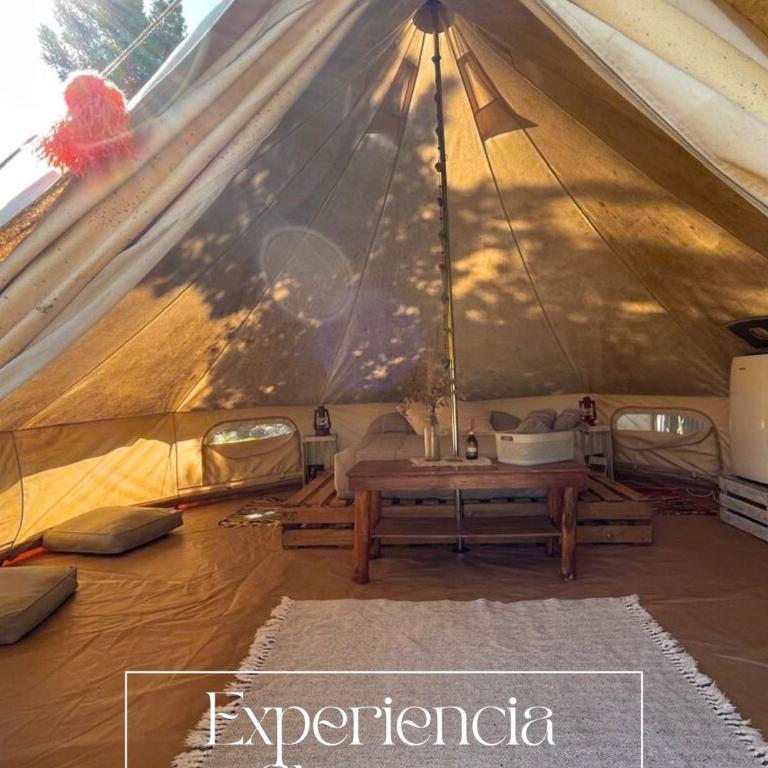 GLAMPING RANCHO ALEGRE - Habitación con vistas a la piscina - 1 cama grande - 3