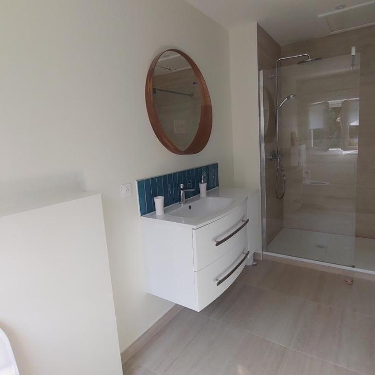 Maison quartier calme, proche plages, centre ville - Three-Bedroom House - 14