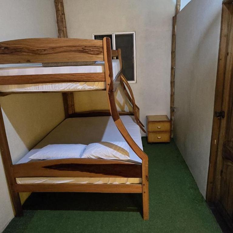 Hostal ElRojo Montañita - Quadruple Room with Private Bathroom - 2