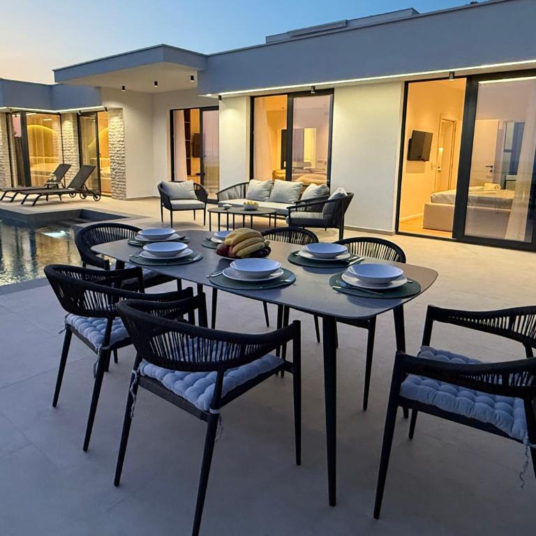 Sunny&calmhouse - Three-Bedroom Villa - 1