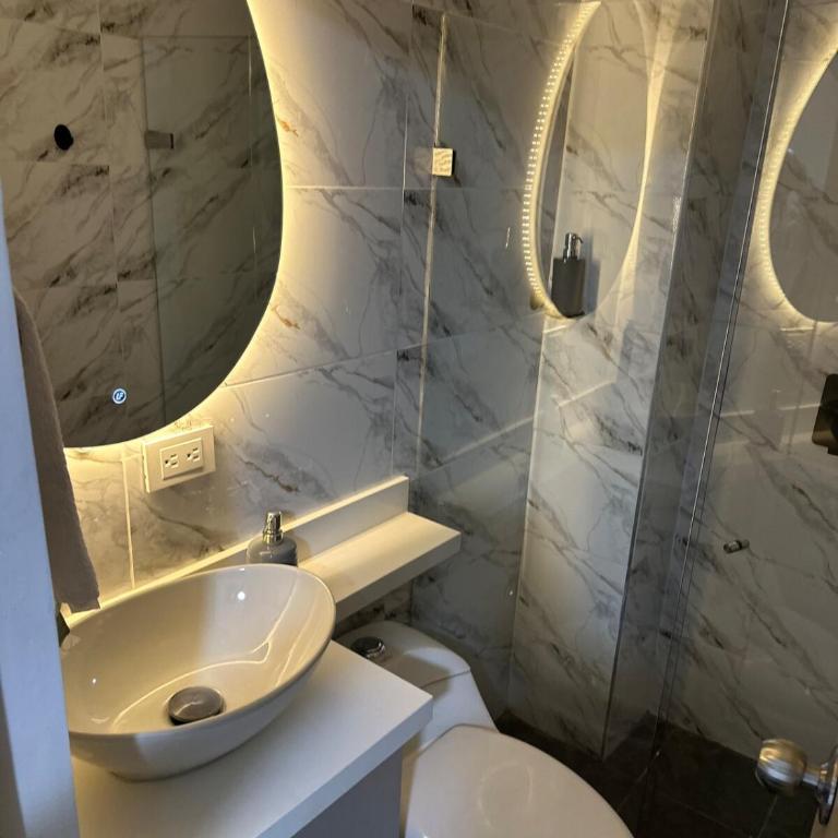 Modern House with Jacuzzi Stadium - Three-Bedroom Apartment - 7