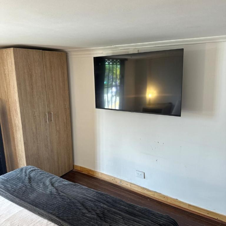 Modern House with Jacuzzi Stadium - Three-Bedroom Apartment - 8