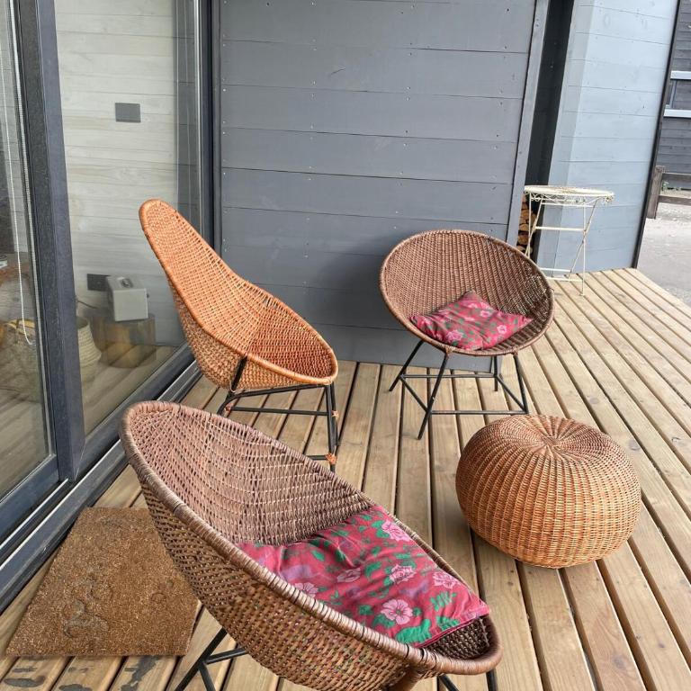 Cozy by the sea - satellite internet - Three-Bedroom Apartment - 2