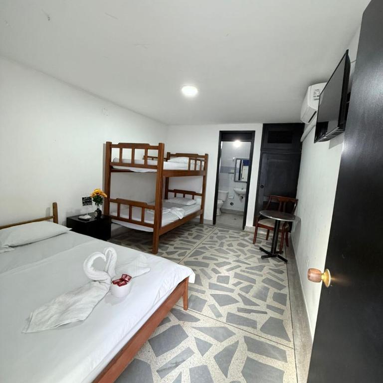 Hotel Mi Tierra Gaira Santa Marta - Habitación Familiar - 11