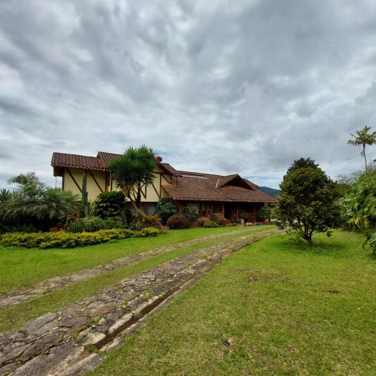 Casa de Campo, La Suiza in La Ceja, Antioquia - Casa de 5 dormitorios - 57