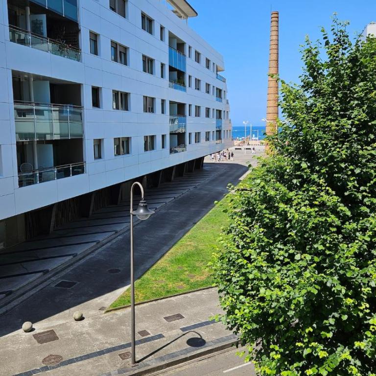 Gijon Playa Poniente con Parking incluido - Apartamento de 3 dormitorios con vistas - 1