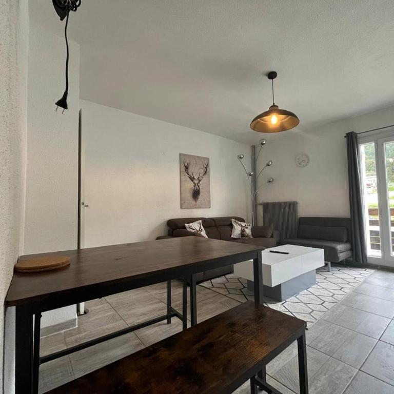 Appartement lumineux 2 pièces avec parking, idéal pour séjour en montagne - One-Bedroom Apartment - 2