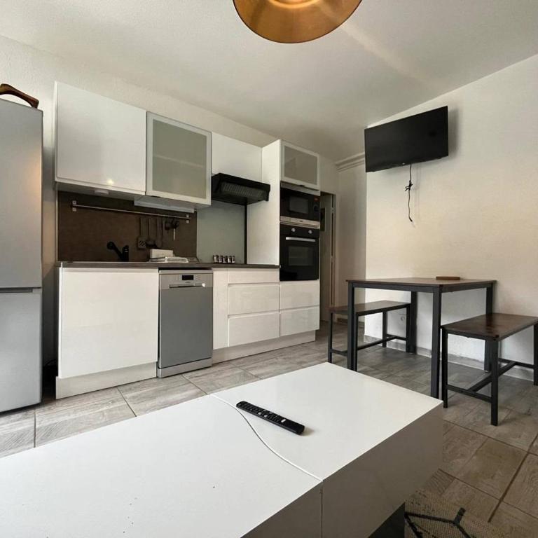 Appartement lumineux 2 pièces avec parking, idéal pour séjour en montagne - One-Bedroom Apartment - 3