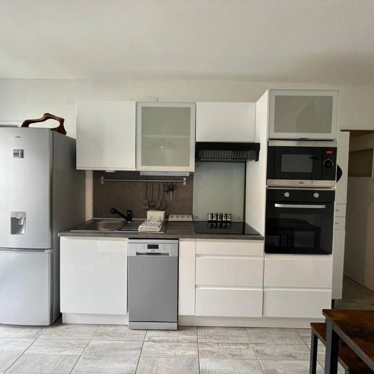Appartement lumineux 2 pièces avec parking, idéal pour séjour en montagne - One-Bedroom Apartment - 4