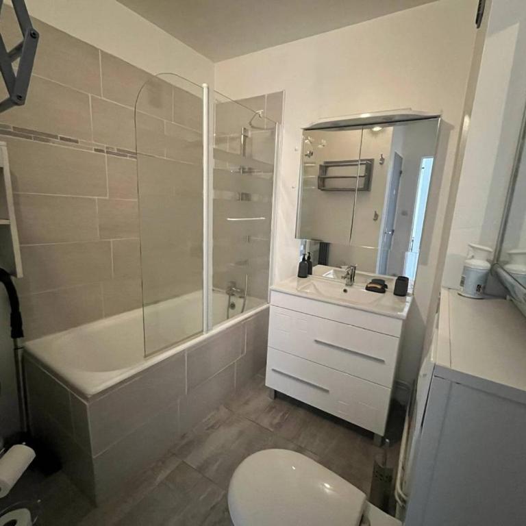 Appartement lumineux 2 pièces avec parking, idéal pour séjour en montagne - One-Bedroom Apartment - 5