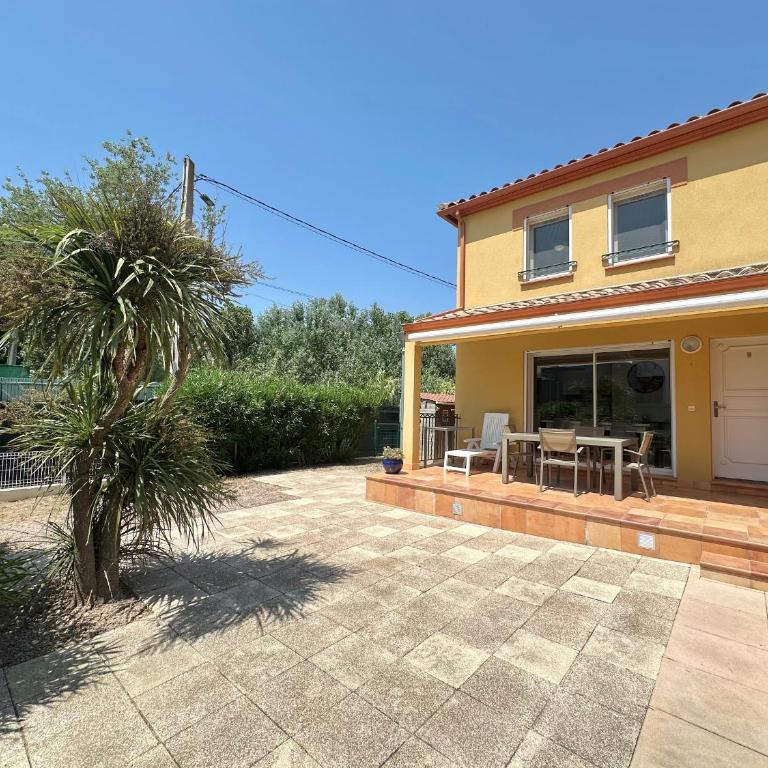 Charmant Pavillon T3 avec Jardin et Piscine à Valras-Plage - FR-1-781-107 - Maison de Vacances - 2