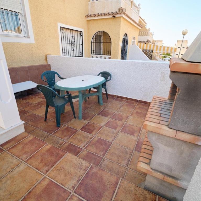 Soleado adosado esquinero - Three-Bedroom House - 9