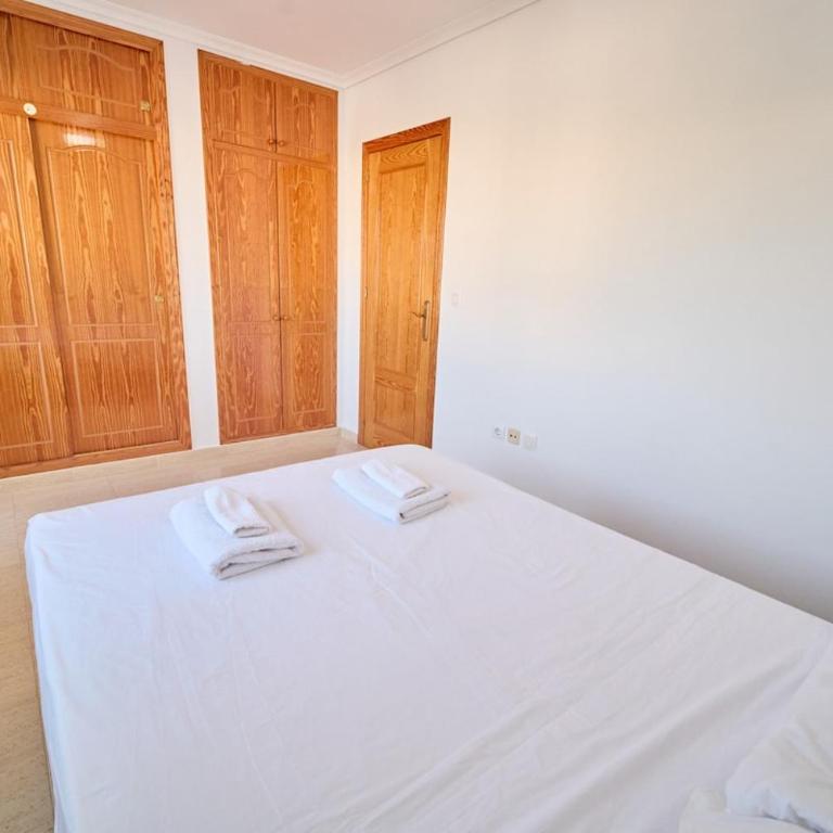 Soleado adosado esquinero - Three-Bedroom House - 27