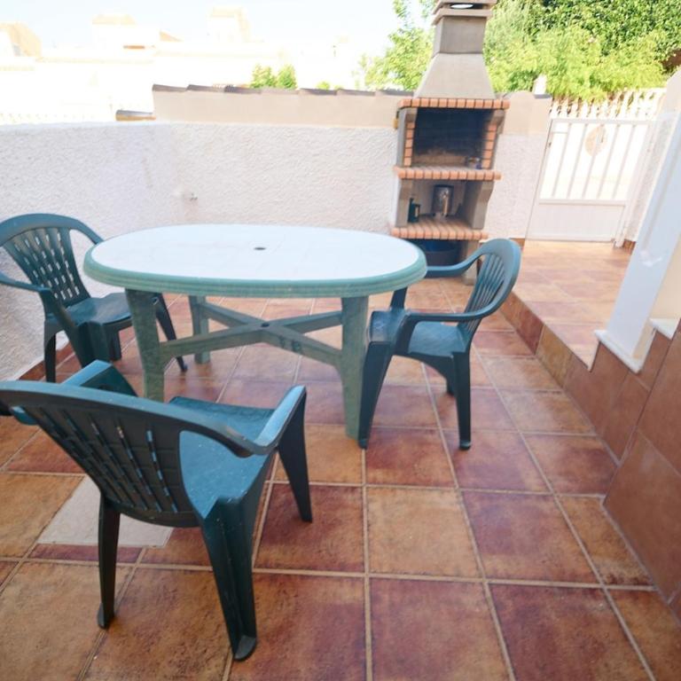 Soleado adosado esquinero - Three-Bedroom House - 10