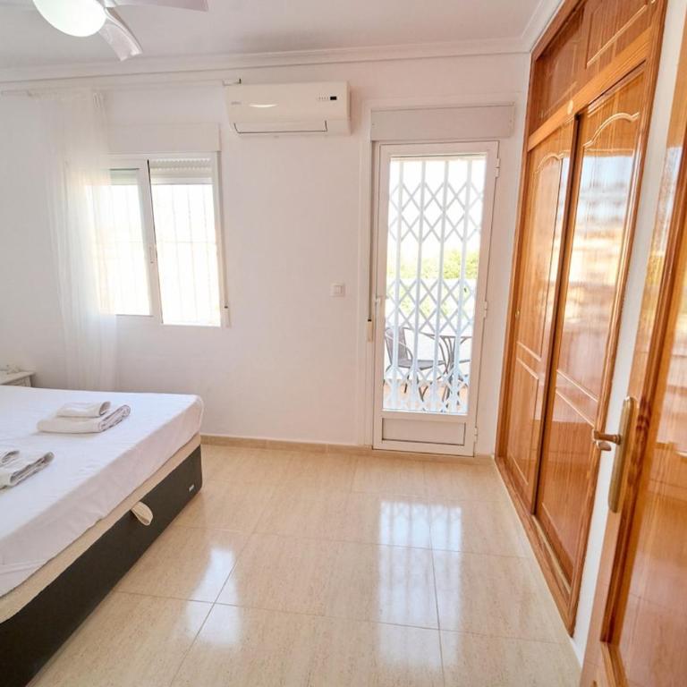 Soleado adosado esquinero - Three-Bedroom House - 25