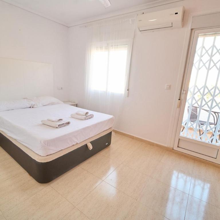 Soleado adosado esquinero - Three-Bedroom House - 26