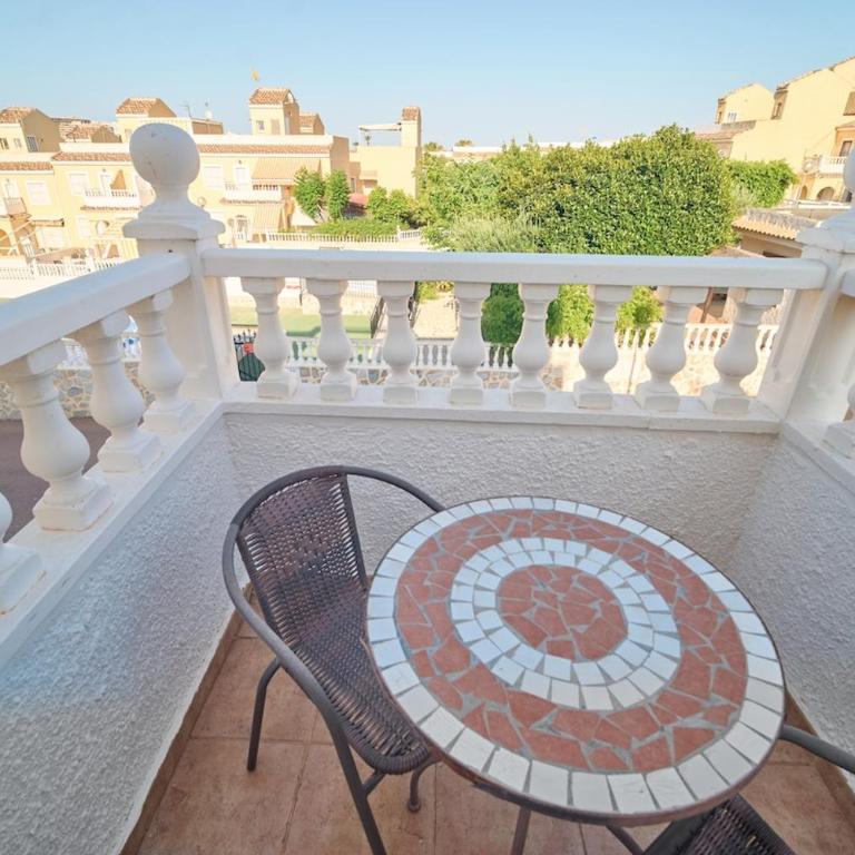 Soleado adosado esquinero - Three-Bedroom House - 30