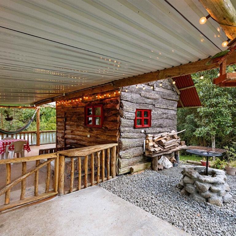 Beautiful Cabin Love and Nature - One-Bedroom Chalet - 15