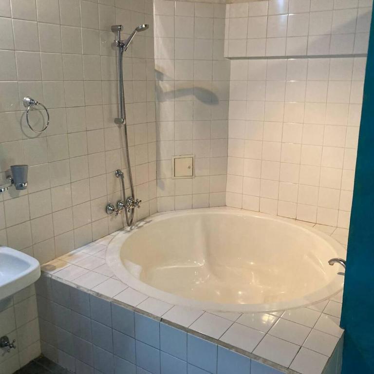 Bohemian Loft in San Telmo with Balcony, Queen size Bed and Round Bathtub - Apartamento Loft de 2 dormitorios - 12