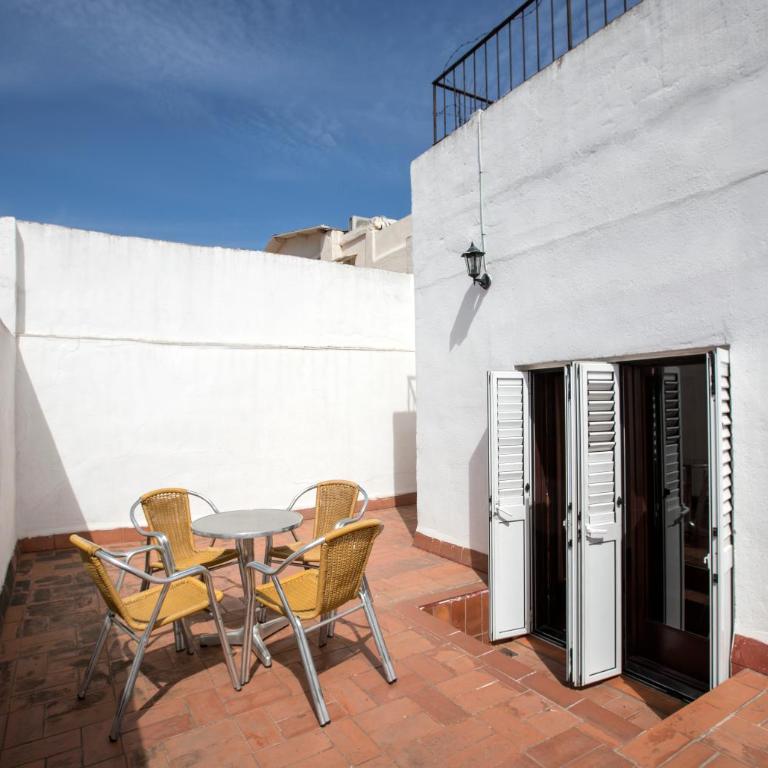 Cuatro Naciones - Family Room with Terrace - 4