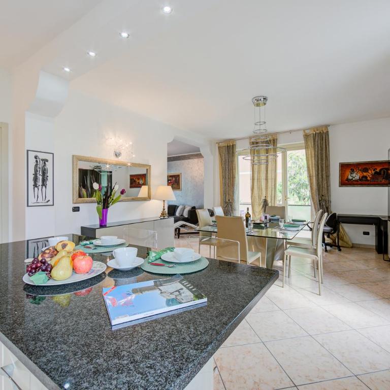Silvy Apt Salò | Charming & Near Center - Happy Rentals - Appartamento con Balcone - 18