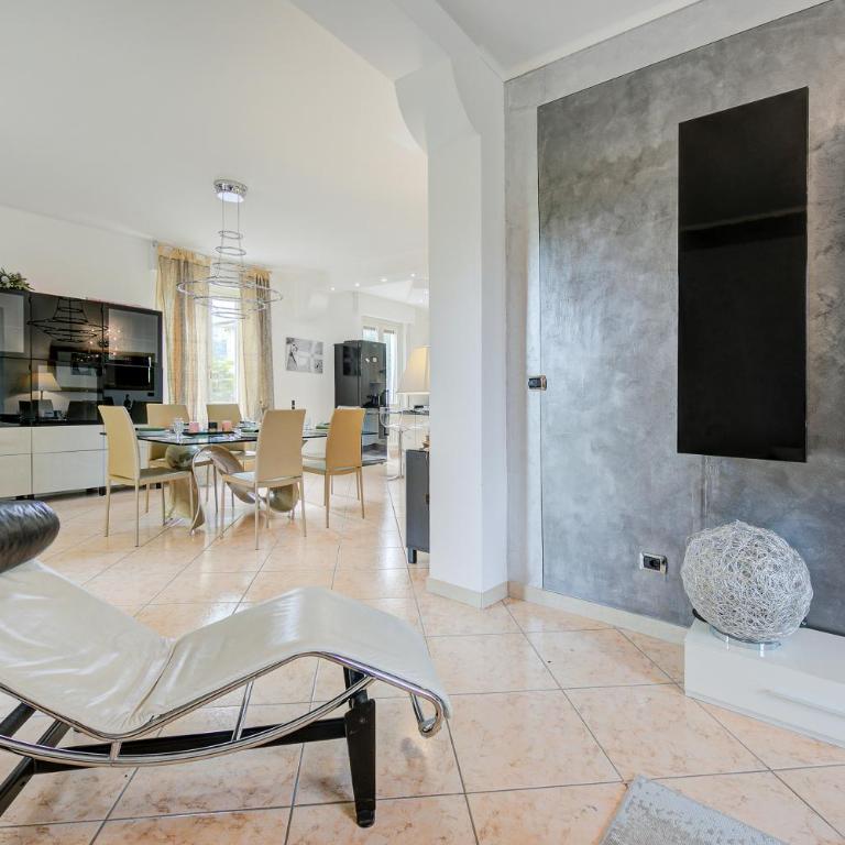 Silvy Apt Salò | Charming & Near Center - Happy Rentals - Appartamento con Balcone - 11