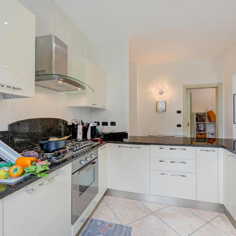 Silvy Apt Salò | Charming & Near Center - Happy Rentals - Appartamento con Balcone - 19