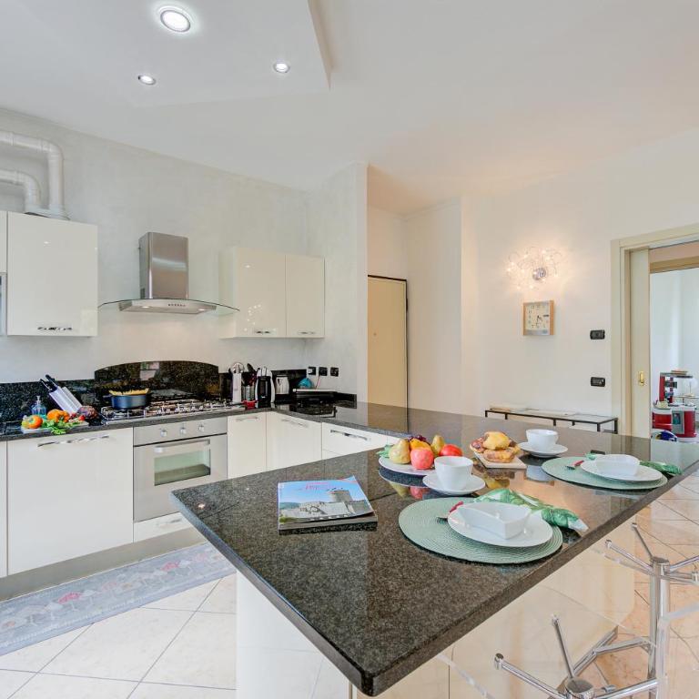 Silvy Apt Salò | Charming & Near Center - Happy Rentals - Appartamento con Balcone - 5