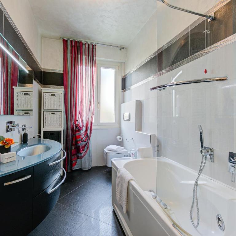 Silvy Apt Salò | Charming & Near Center - Happy Rentals - Appartamento con Balcone - 8