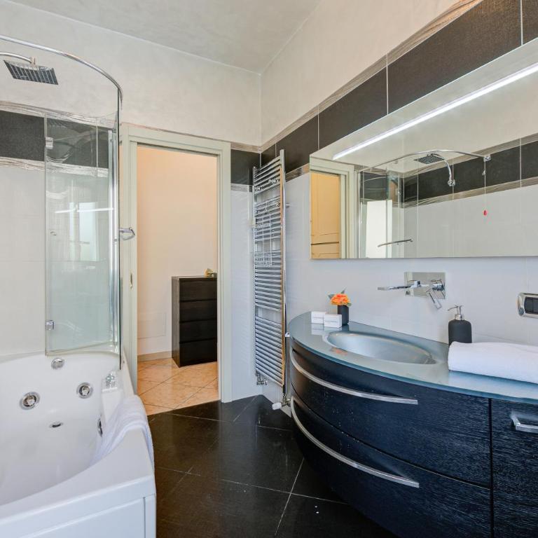 Silvy Apt Salò | Charming & Near Center - Happy Rentals - Appartamento con Balcone - 25