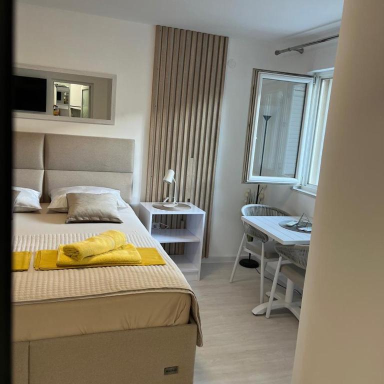 Palma Apartments - Studio with Garden View - 8