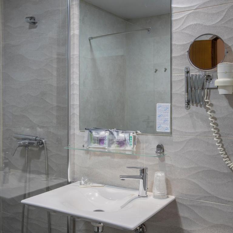 Cuatro Naciones - Double or Room with View - 6