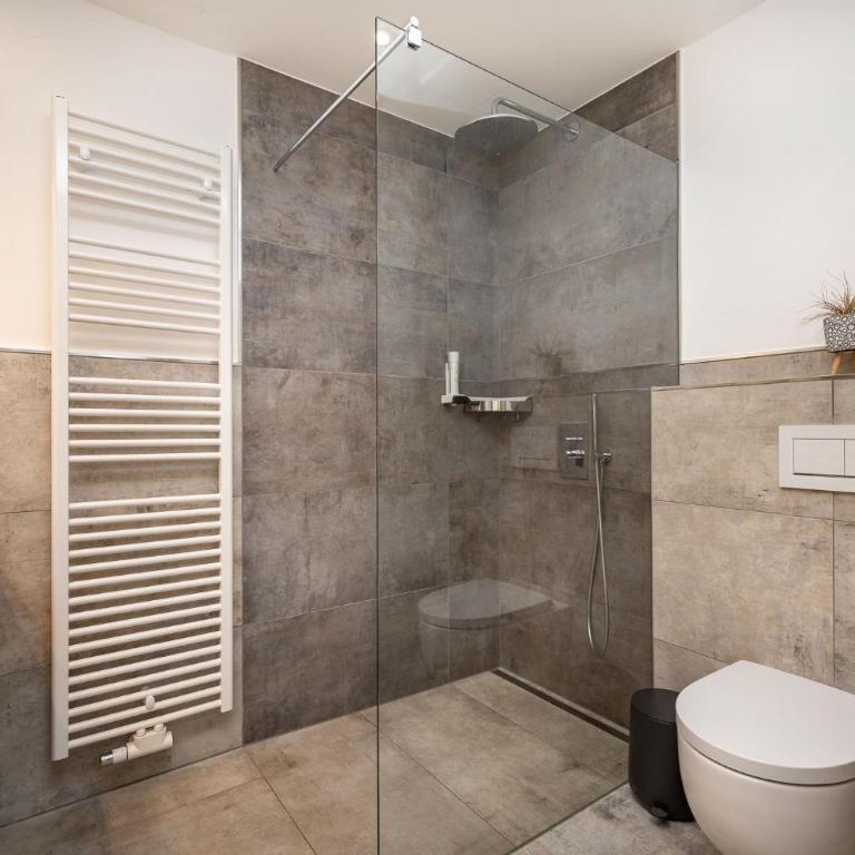 Der Burgblick-Adults Only 24 H Self Check In - Chambre Double Deluxe avec Balcon - Vue sur Château - 7