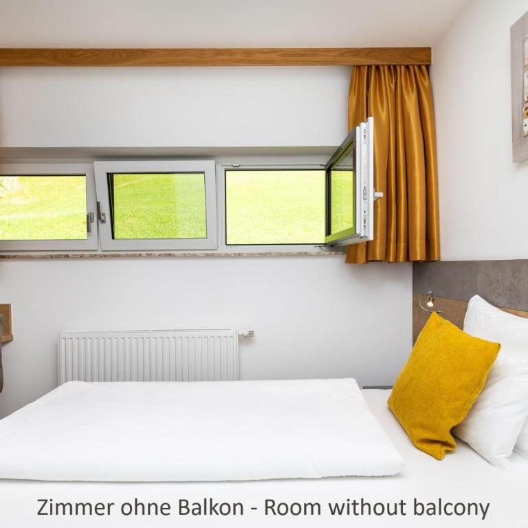 Der Burgblick-Adults Only 24 H Self Check In - Deluxe Double Room with Meadow View - without Balcony - 2