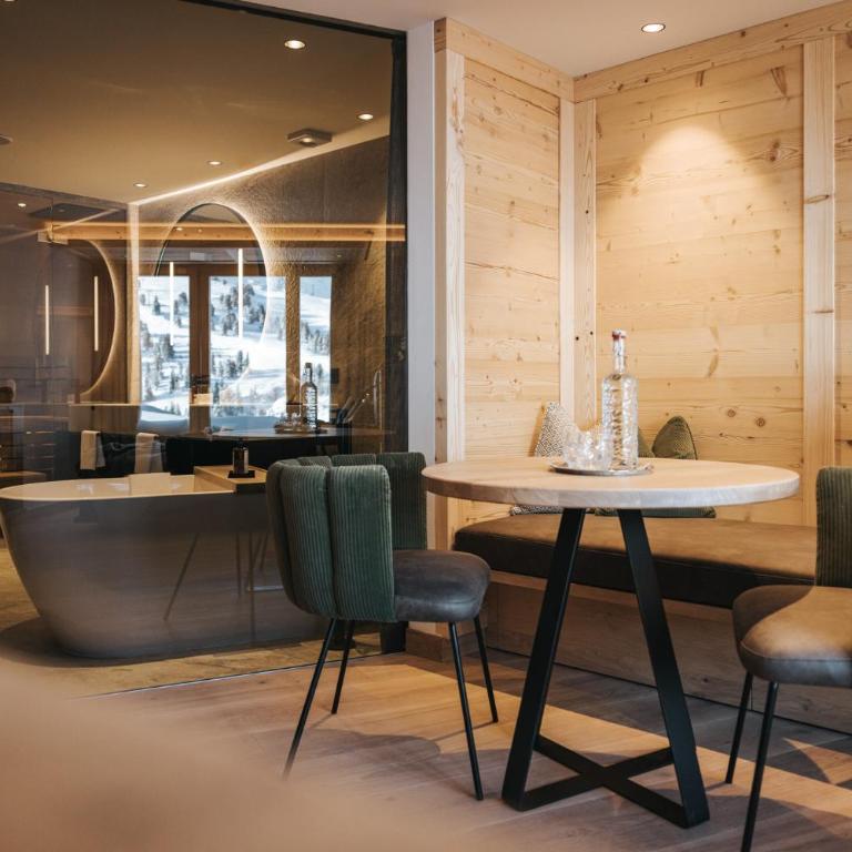 Superior Hotel Schneider Ski-in & Ski-out - Familiensuite mit Sauna - 3