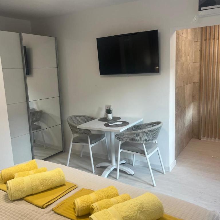Palma Apartments - Studio with Garden View - 6