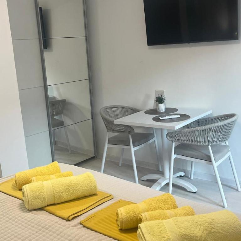 Palma Apartments - Studio with Garden View - 9