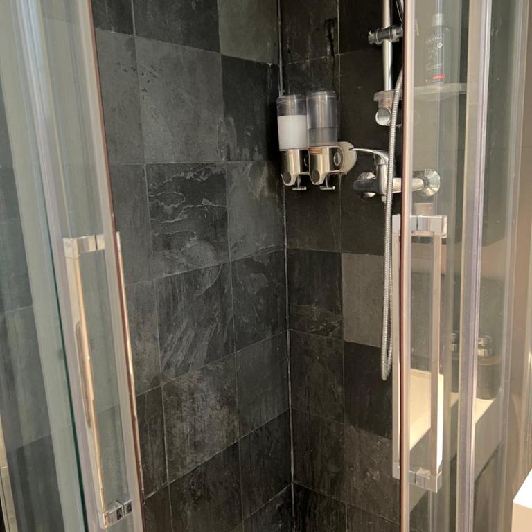 Paris Rooftop Views Cosy 2 Bedroom Stay Central - Chambre Triple - 25