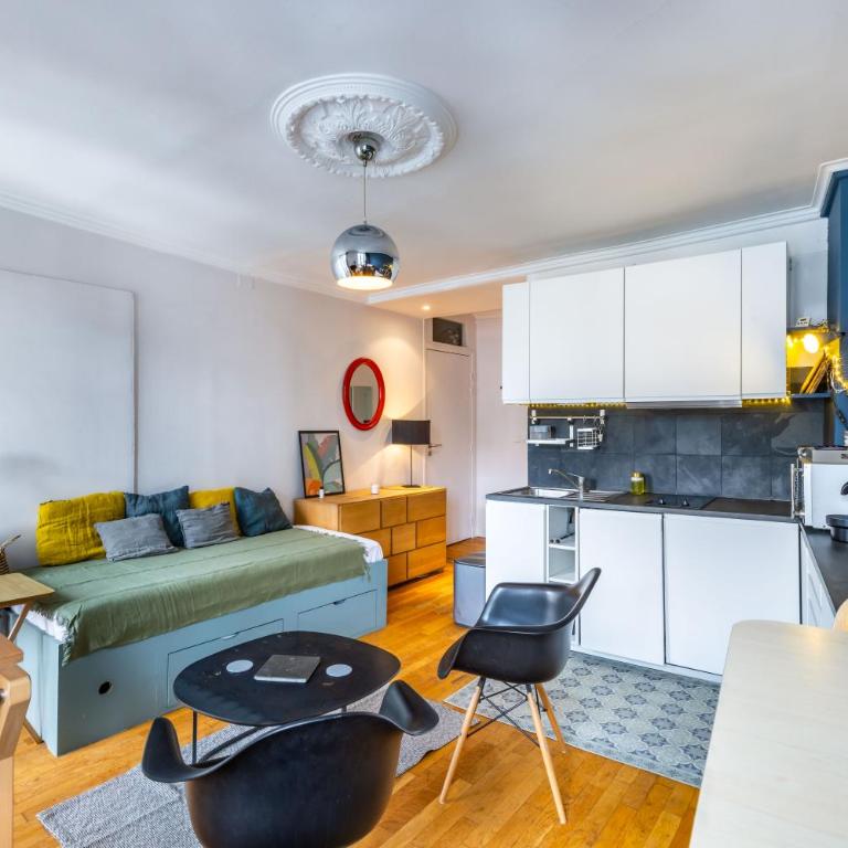 Paris Rooftop Views Cosy 2 Bedroom Stay Central - Chambre Triple - 3