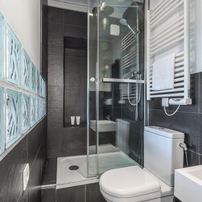 Paris Rooftop Views Cosy 2 Bedroom Stay Central - Chambre Triple - 37