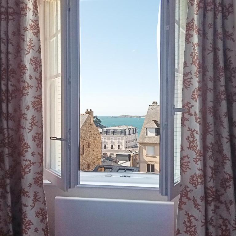 Vue mer, 150 m de la plage, hyper centre - Apartment - 17