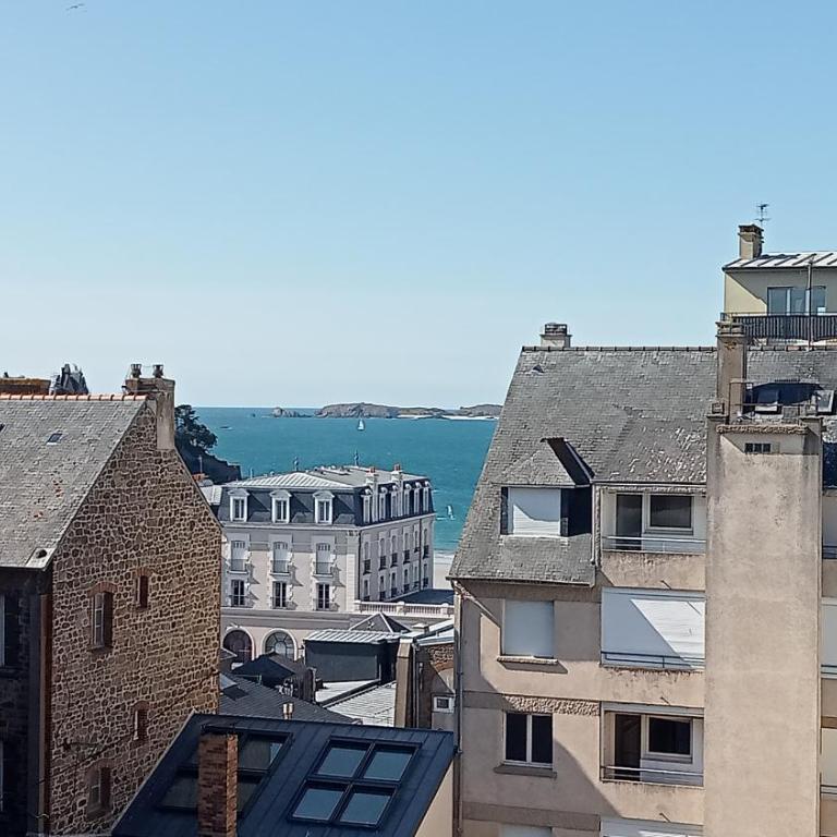 Vue mer, 150 m de la plage, hyper centre - Apartment - 20
