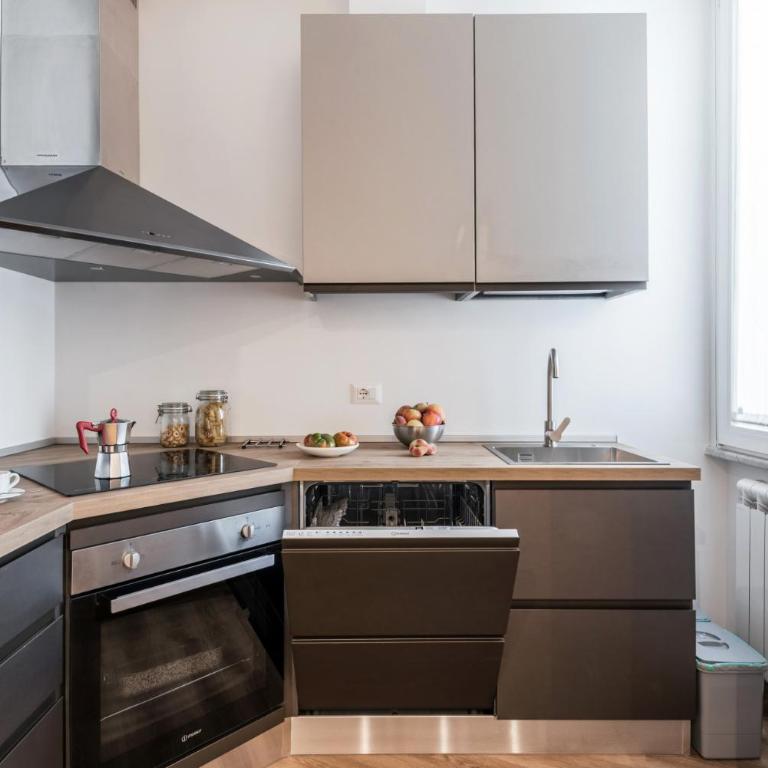 The Best Rent - Three-Room Apartment with View of the Portico d'Ottavia - Appartamento con 2 Camere da Letto - 14