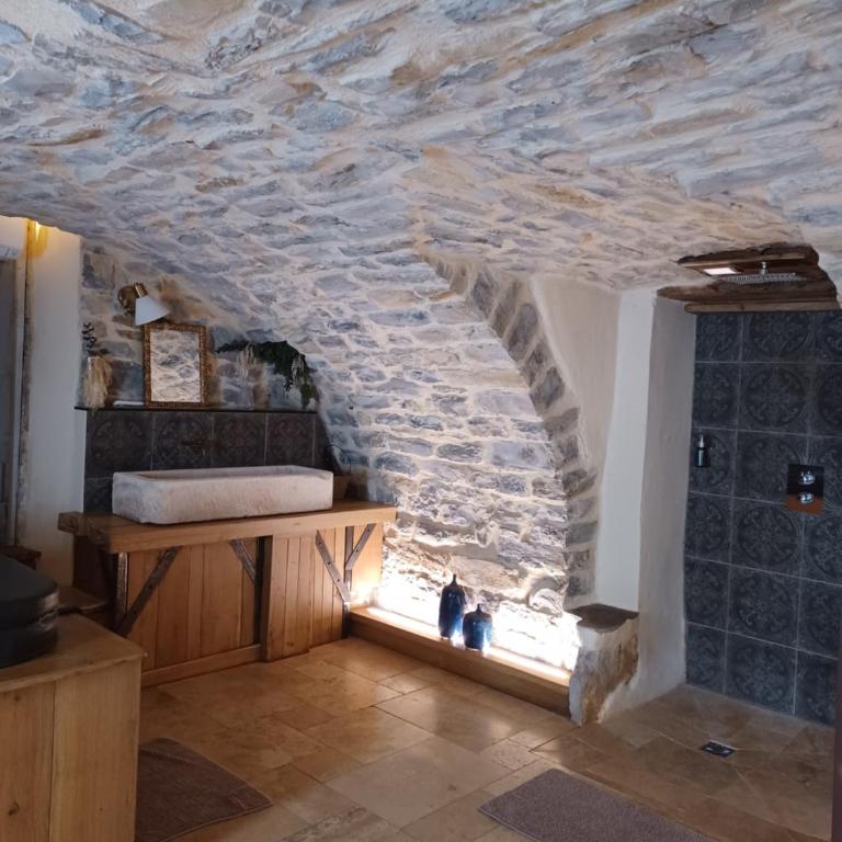 Hébergement insolite avec jacuzzi privatif Millau - Appartement Supérieur - 8