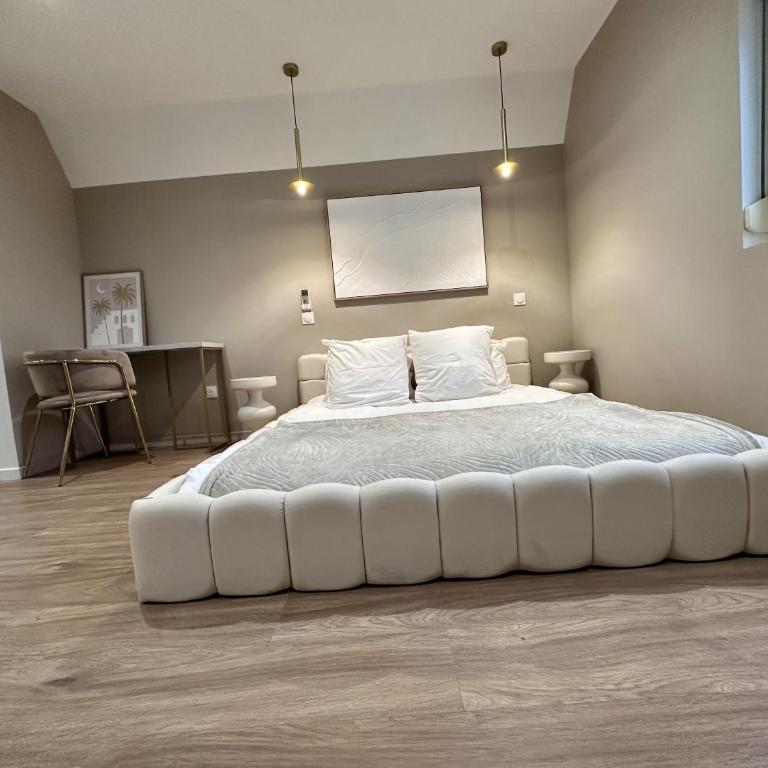 AMMG Tour Marina – Suites Signature | Vue Mer Panoramique, Jacuzzi & Design - Suite Junior - Vue sur Mer - 3