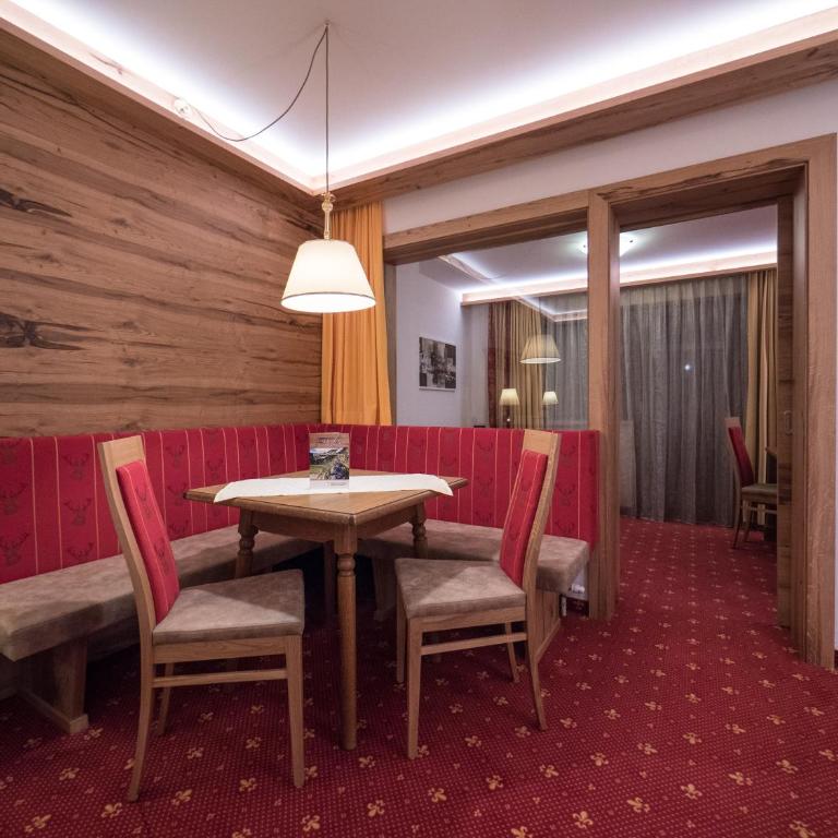 Hotel Alphof Alpbach - Familiensuite mit Balkon - 1