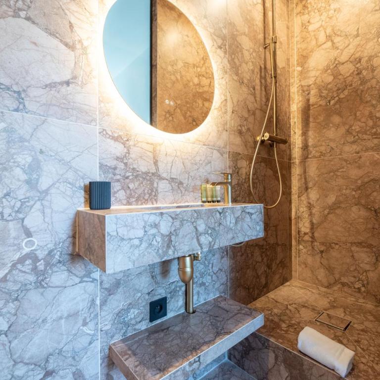 Stylish Duplex in Paris' Center - Two-Bedroom Deluxe Apartment - 7