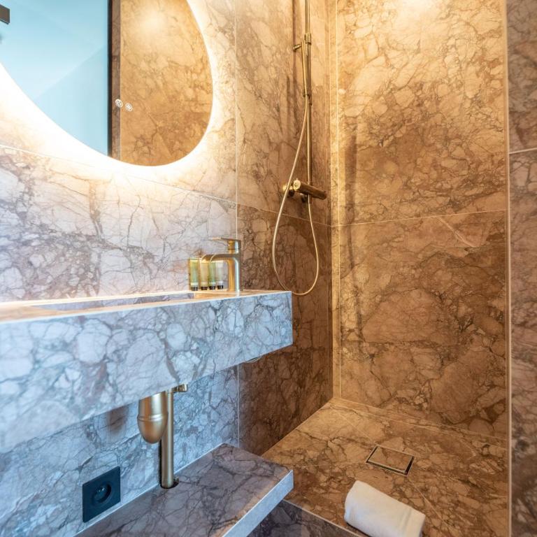Stylish Duplex in Paris' Center - Two-Bedroom Deluxe Apartment - 14